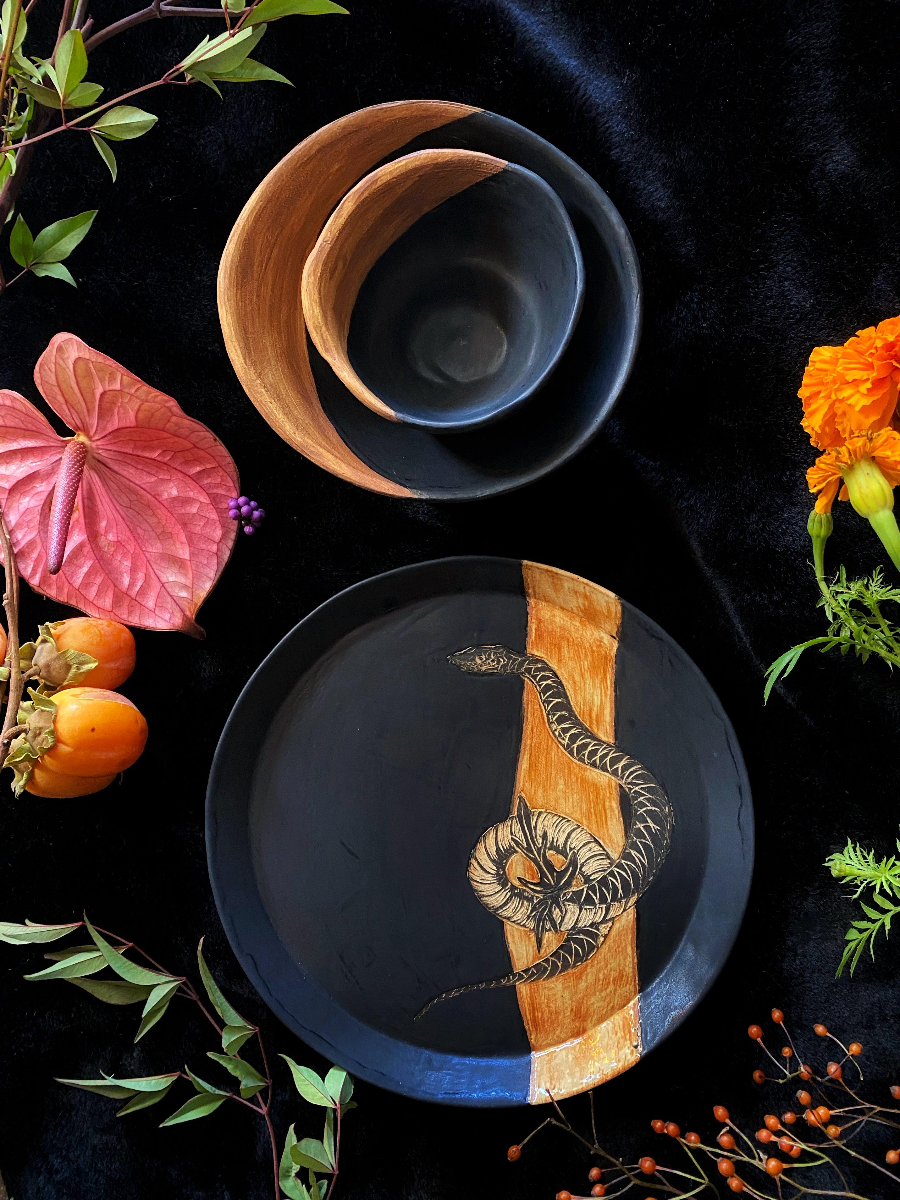 Matte Black With Wood Texture Dinnerware
