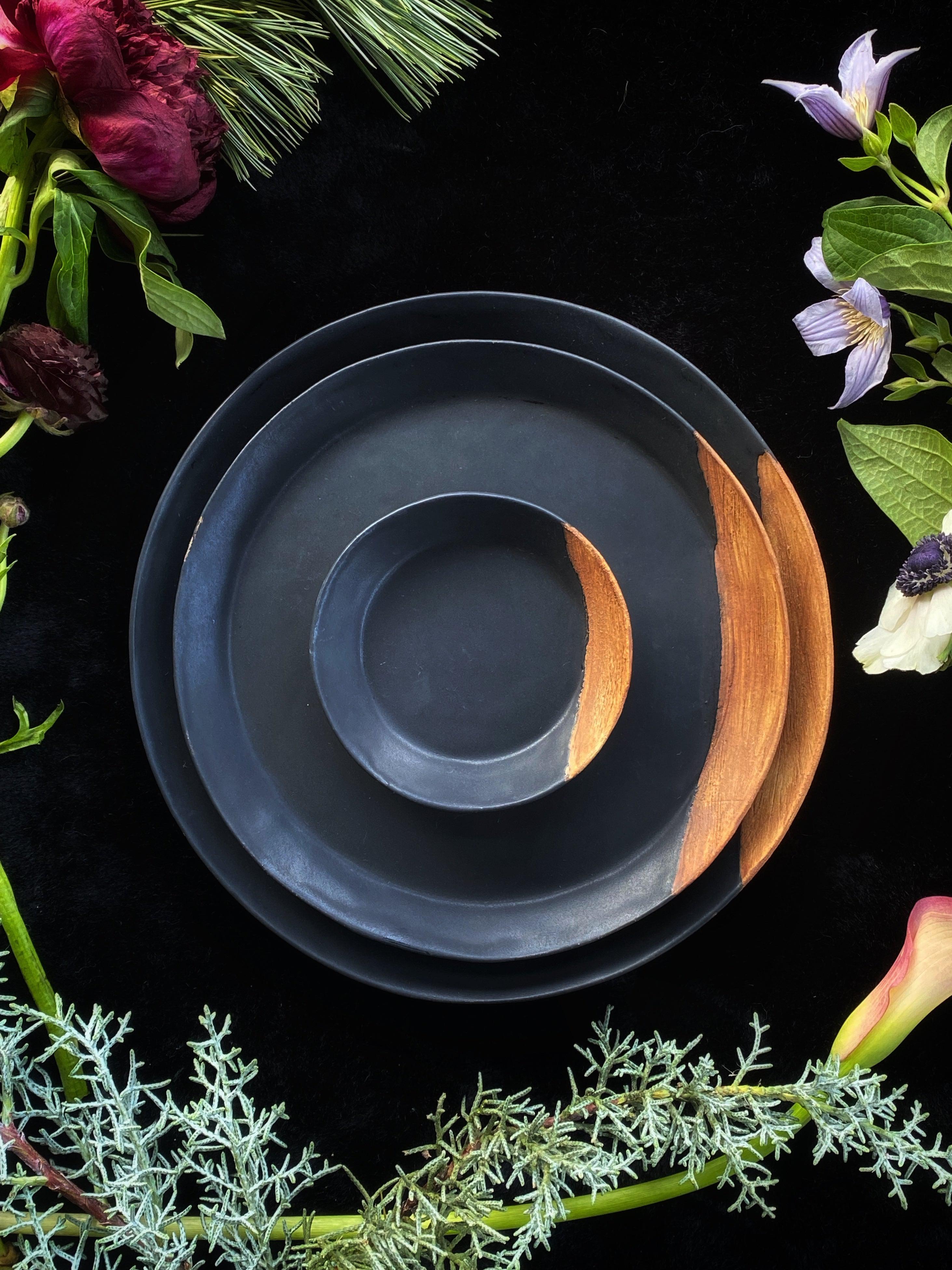 Matte Black With Wood Texture Dinnerware