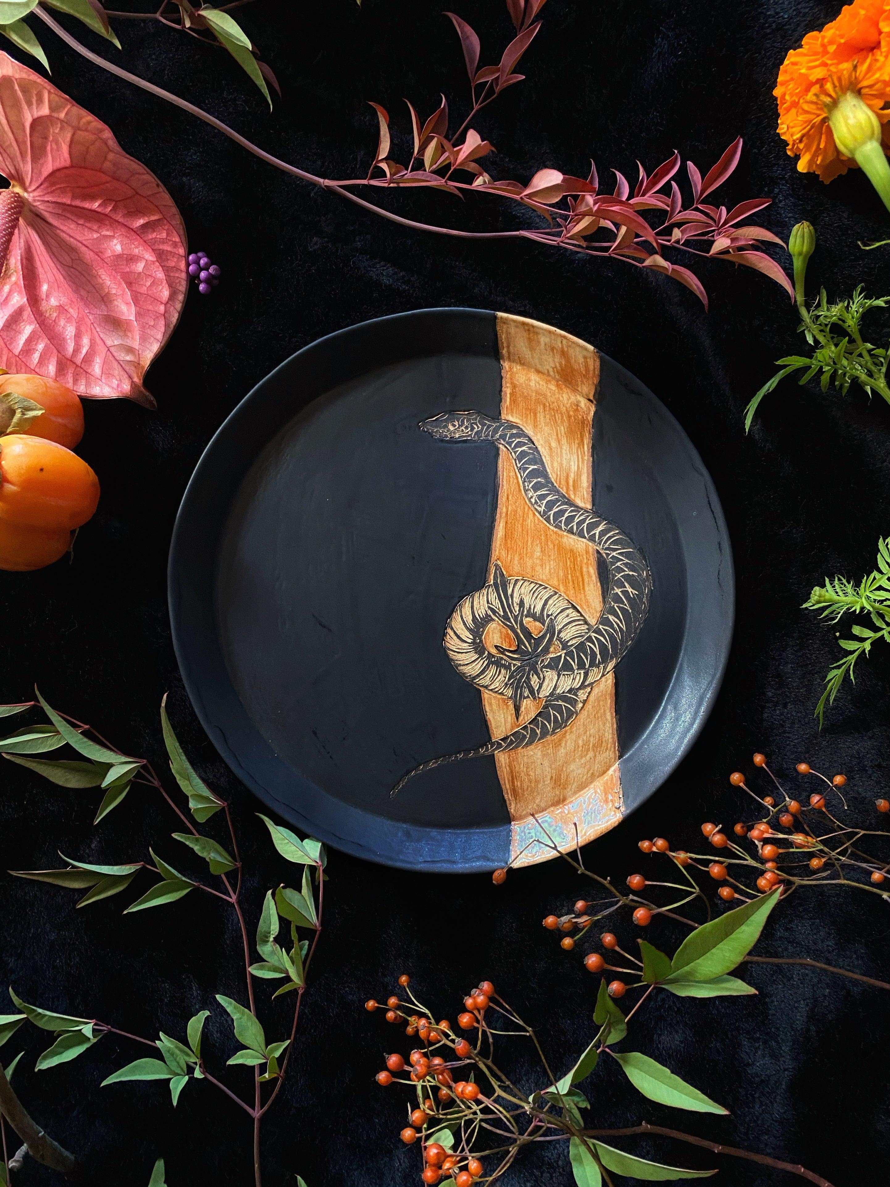 Matte Black With Wood Texture Dinnerware